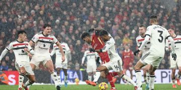 Liverpool y Manchester United empatan en un vibrante 2-2 en Anfield