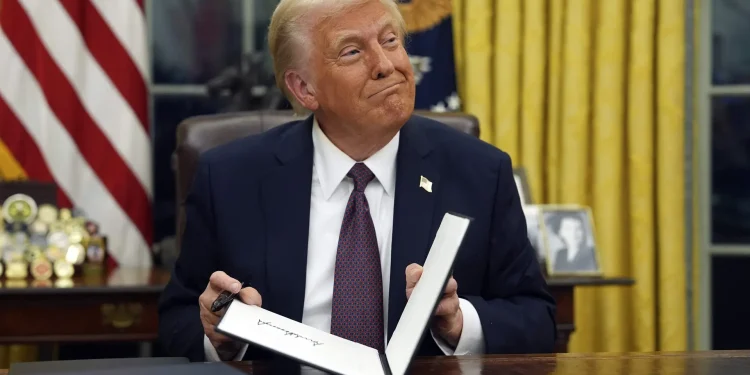 Gobierno Trump amenaza con procesar a funcionarios que no cumplan órdenes migratorias