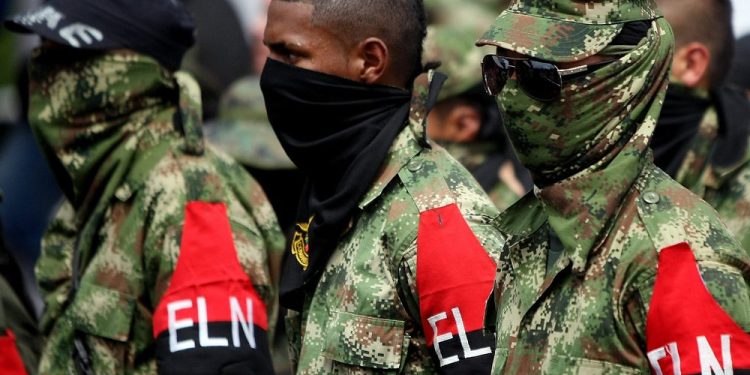 Más del 20 % del ELN opera desde Venezuela, incluido su comando central