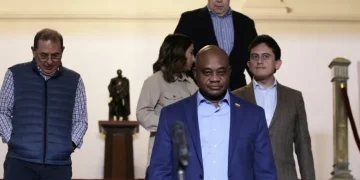 El Gobierno de Colombia anuncia que se dio por superado el impase diplomático y migratorio con los Estados Unidos.