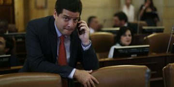 “Quítenle el celular a Petro, que alguien con responsabilidad maneje las relaciones diplomáticas”: Senador Mauricio Gómez ante crisis con EE. UU. 