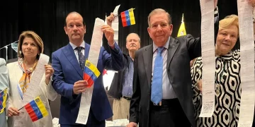 Edmundo González entrega más de 25 mil actas al Gobierno de Panamá, respaldando su victoria en las elecciones presidenciales de Venezuela