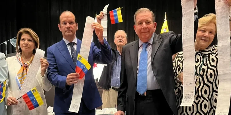 Edmundo González entrega más de 25 mil actas al Gobierno de Panamá, respaldando su victoria en las elecciones presidenciales de Venezuela