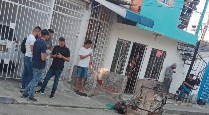 Sicario motorizado asesinó a un hombre en el barrio Los Olivos