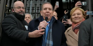 Exmandatarios piden a la OEA gestiones para que Edmundo asuma la presidencia