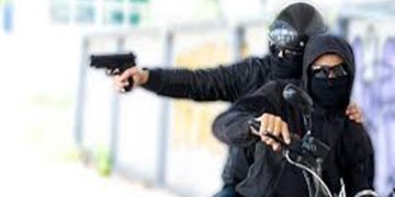 En Malambo una mujer terminó herida bala en la puerta de su casa cuando sicarios perseguían a otra persona