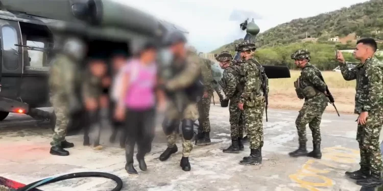 Luego de los enfrentamientos entre Grupos Armados Organizados, 14 sujetos se entregaron de manera voluntaria a las tropas y un menor fue desvinculado en Norte de Santander