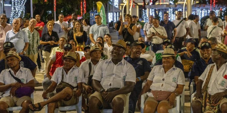 Gobernación de La Guajira entrega insumos a vendedores informales del Parque Padilla