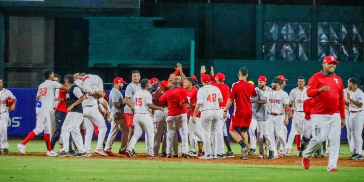 Sensacional victoria de los Tigres de Cartagena sobre los Caimanes en un emocionante duelo de Round Robin