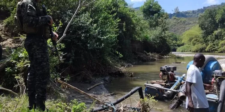 Ejército afecta las rentas de minería ilegal en más de 200 millones de pesos y captura a un sujeto por el presunto delito de explotación ilícita de yacimientos mineros en el Quindío