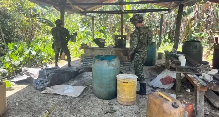 Ejército Nacional desmantela laboratorio de procesamiento de cocaína de la Estructura Primera Armando Ríos en el Guaviare