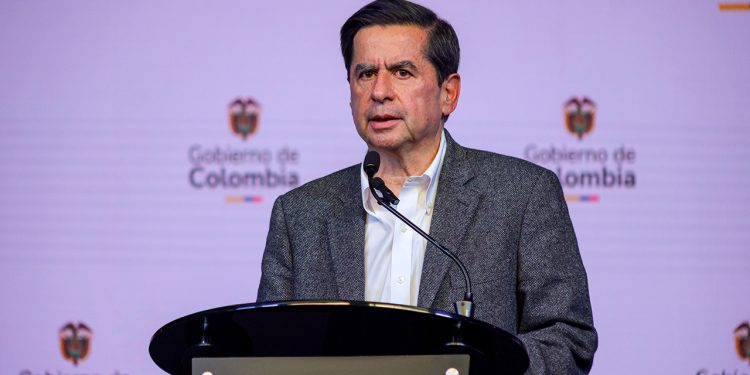 Juan Fernando Cristo deja su cargo como Ministro del Interior