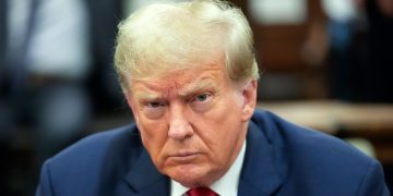 Trump promete modernizar los sistemas de control aéreo tras colisión fatal en Washington