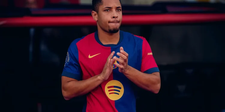 Vitor Roque vuelve a Brasil: Palmeiras compra al delantero del Barcelona