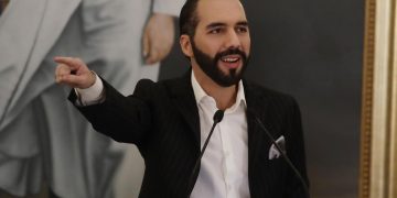 Nayib Bukele critica la inestabilidad política en Colombia y cuestiona la gestión de Gustavo Petro