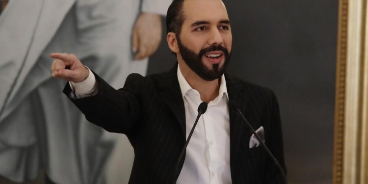 Nayib Bukele critica la inestabilidad política en Colombia y cuestiona la gestión de Gustavo Petro
