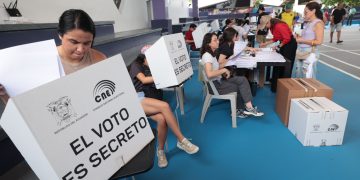 Elecciones en Ecuador: Noboa denuncia irregularidades, pero la UE descarta fraude