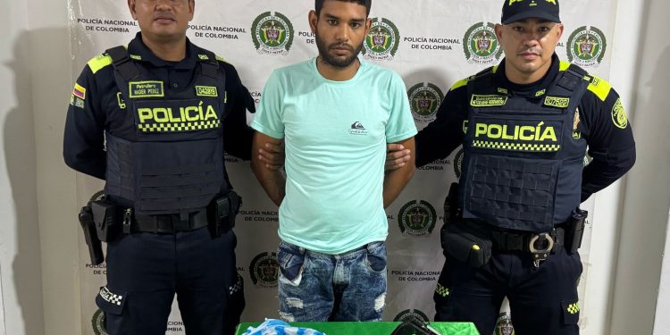 Capturado alias “El Veneco” cuando caminaba las calles del municipio de Luruaco portando un arma de fuego y 120 gramos de marihuana