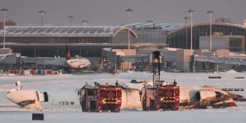 Video muestra el momento exacto del accidente de avión en aeropuerto de Toronto