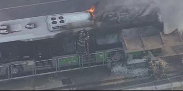 Avión se desplomó y colisionó contra un bus en avenida de Sao Paulo
