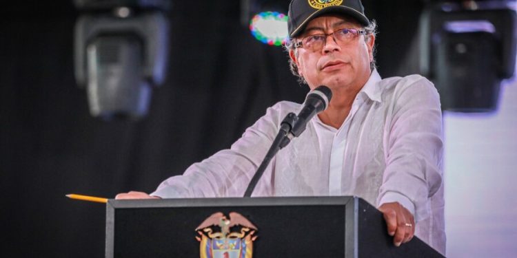 Revelan presunto financiamiento irregular en la campaña de Gustavo Petro