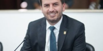 Denuncian conflicto de interés en interventoría de Nueva EPS y Sanitas: contralores designados serían pareja