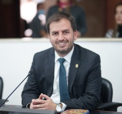 Denuncian conflicto de interés en interventoría de Nueva EPS y Sanitas: contralores designados serían pareja