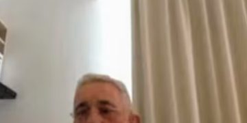 Uribe no acepta cargos por presunta manipulación de testigos y califica el juicio de injusto