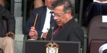 Petro pide a la Fiscalía investigar a fondo corrupción y contrabando en el puerto de Buenaventura