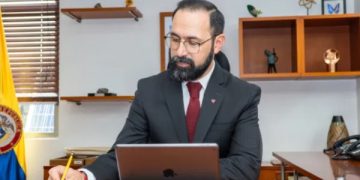 Presidente Petro acepta la renuncia del ministro de Minas y Energía, Andrés Camacho