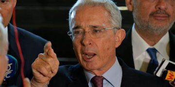Defensa de Álvaro Uribe recusó a la fiscal que lo investiga por presuntos vínculos con Eduardo Montealegre