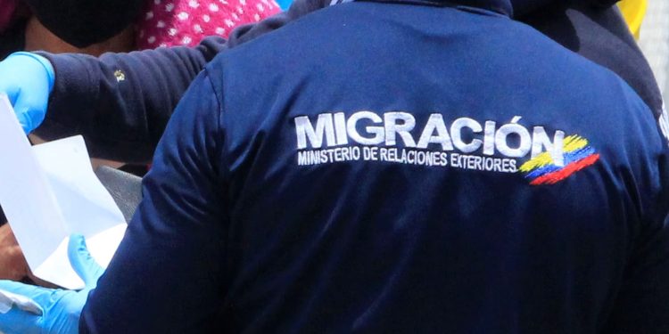 Enjuician disciplinariamente a oficial de Migración Colombia por presunto tráfico de migrantes en el Tapón del Darién