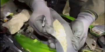 Cae ‘Narcomoto’ en Nariño con 3 mil gramos de cocaína y marihuana ocultos en su motocicleta