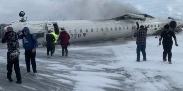 Avión de Delta se accidenta al aterrizar en aeropuerto de Toronto