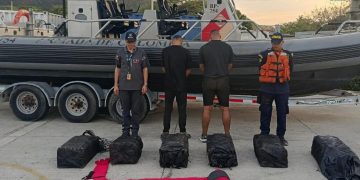 Capturan a dos hombres que intentaban “escoltar” cocaína en barco hacia España desde Santa Marta
