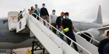 Defensoría denuncia abusos y maltratos a colombianos deportados por EE.UU.
