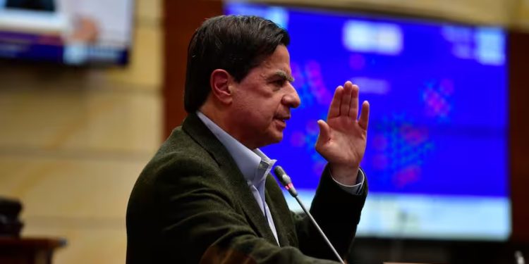 “Para participar en el debate político” renunció al Ministerior del Interior, Juan Fernando Cristo