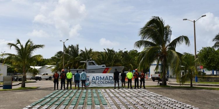 En el Archipiélago, Armada de Colombia incautó más de 800 kilogramos de cocaína en operación de interdicción marítima