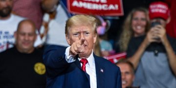 Trump ordena a empleados de Usaid desalojar en solo 15 minutos en medio de recortes