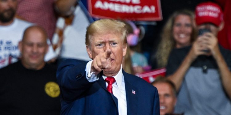 Trump ordena a empleados de Usaid desalojar en solo 15 minutos en medio de recortes