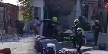 Tensión en El Bosque por enfrentamiento entre Policía y vecinos tras queja sobre ‘picó’