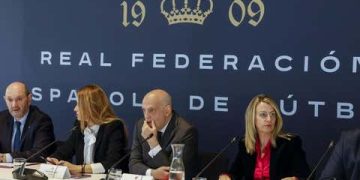 El fútbol español se enfrenta al Real Madrid por sus críticas arbitrales