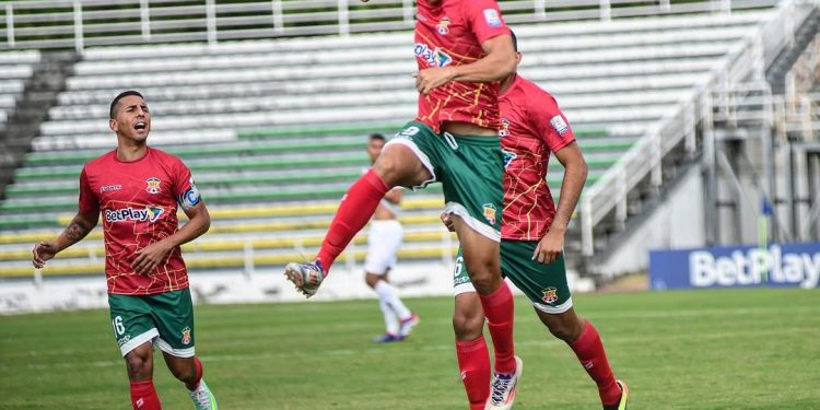 Stiwart Acuña brilla con doblete en el triunfo de Barranquilla FC