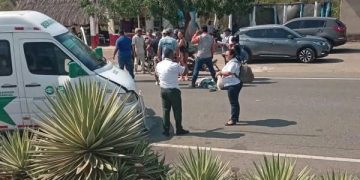 Accidente en la Vía al Mar: motociclista pierde la vida al ser embestido por un microbús