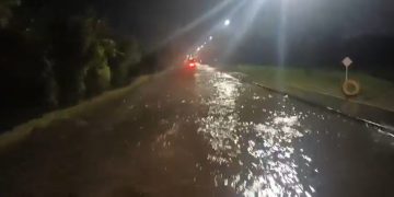 Cierre en la Autopista Norte por inundaciones tras fuertes lluvias en Bogotá