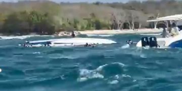 38 turistas quedaron a la deriva luego de que se volcara la lancha en la que viajaban en aguas de Barú