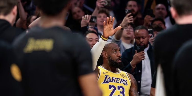 LeBron James rompe la barrera de los 50.000 puntos