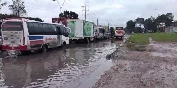 Fuertes lluvias generan inundaciones en varios puntos de Bogotá