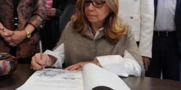 Norma Hurtado presenta ponencia alternativa y da un salvavidas a la reforma laboral