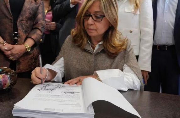 Norma Hurtado presenta ponencia alternativa y da un salvavidas a la reforma laboral